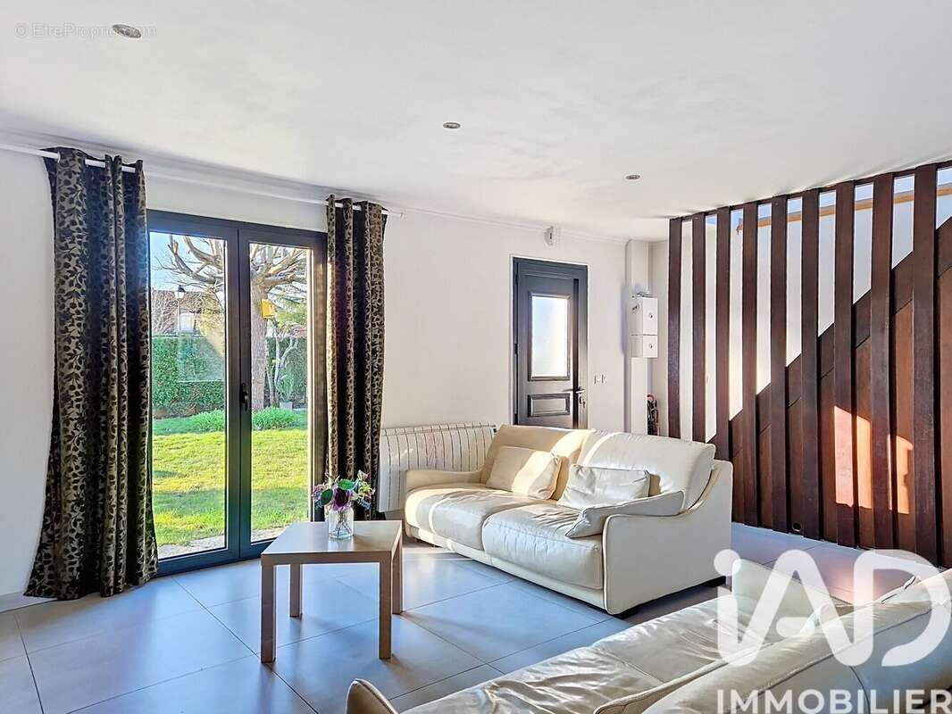 Photo 5 - Maison à LE MESNIL-SAINT-DENIS