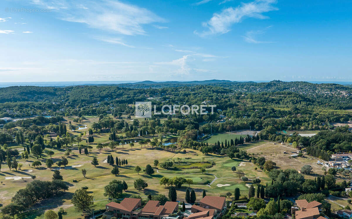 Appartement à CHATEAUNEUF-GRASSE
