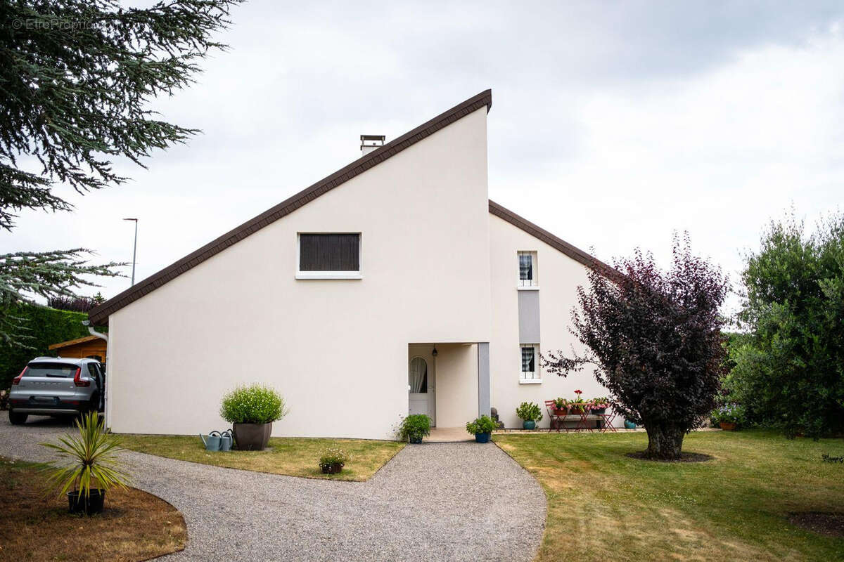 Maison à LA ROCHE-BLANCHE