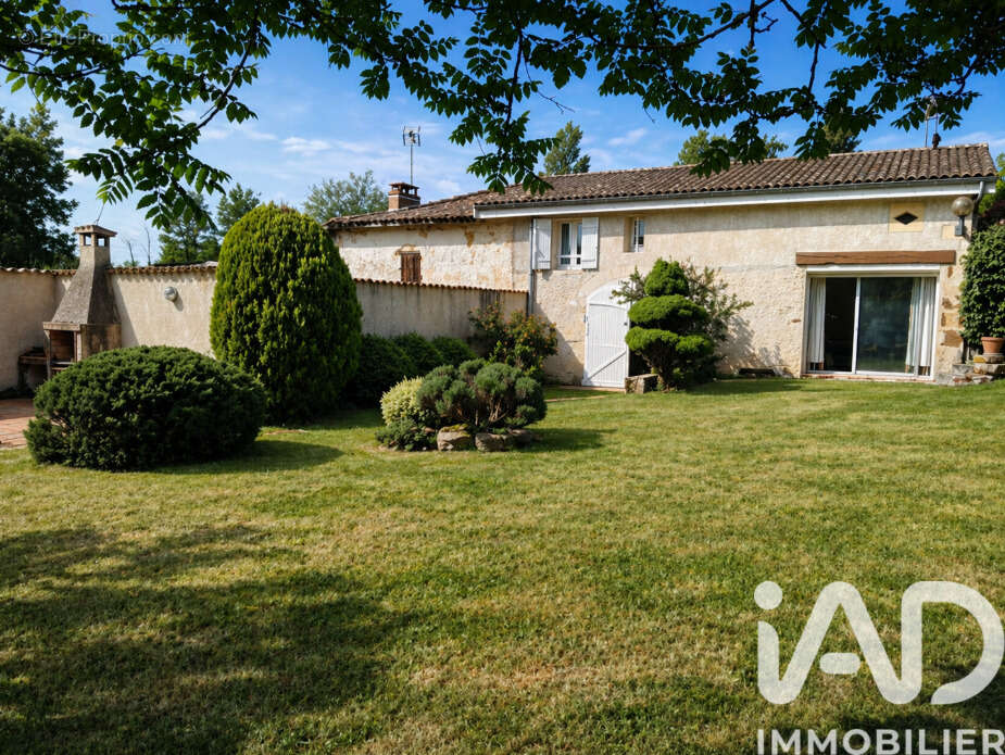 Maison 223 m² à Coutras  - photo 7