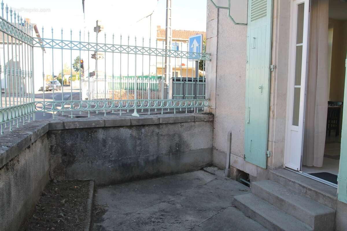 Excellente opportunité d'investissement : immeuble comprenant 3 petits appartements destinés à la location - photo 6