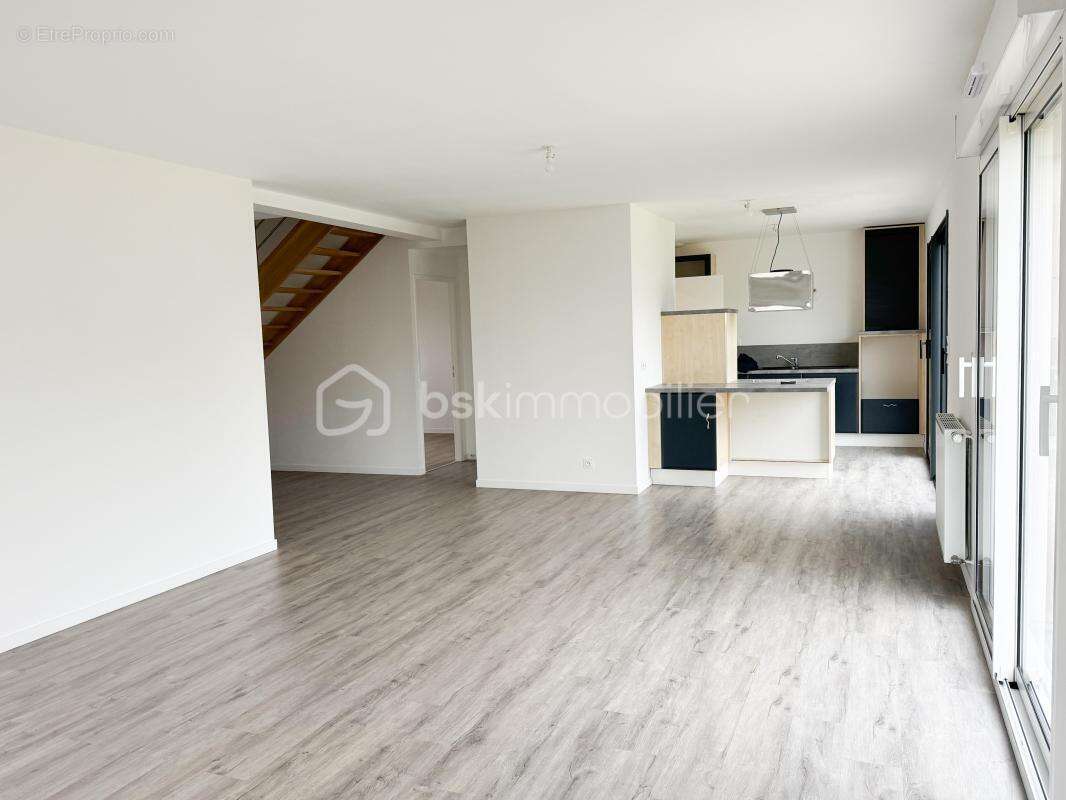 Maison à COMBOURTILLE