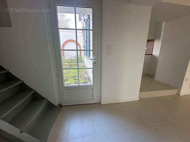 Appartement T3 , 61 m2, entièrement rénové avec jardin - photo 3