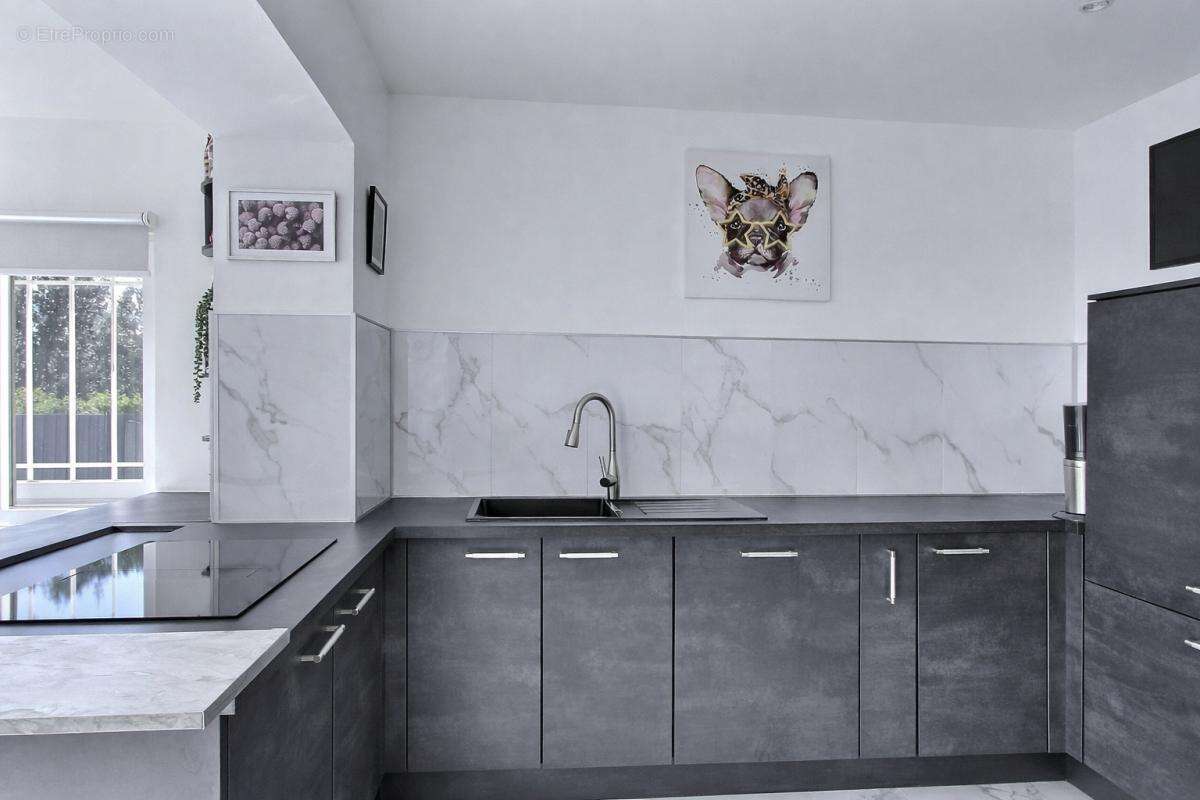 Flassans Sur Issole - Villa  185m² avec logement indépendant 2888m² de terrain avec piscine ! - photo 9