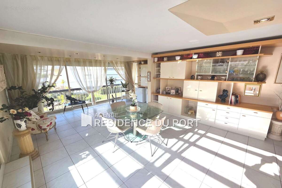 Appartement à MANDELIEU-LA-NAPOULE