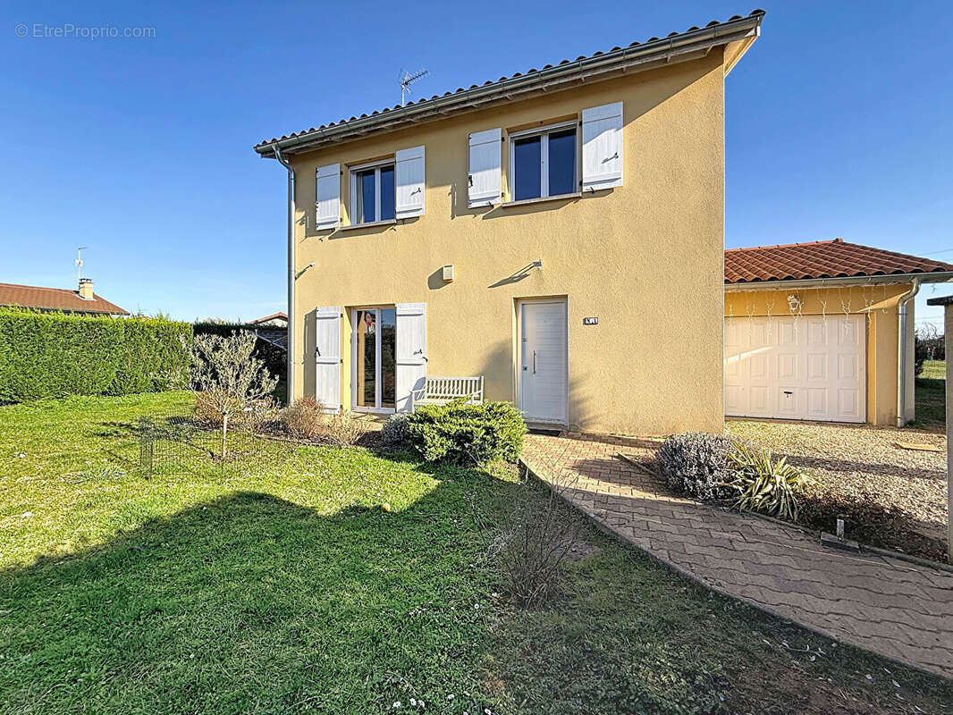 Maison à VILLIEU-LOYES-MOLLON