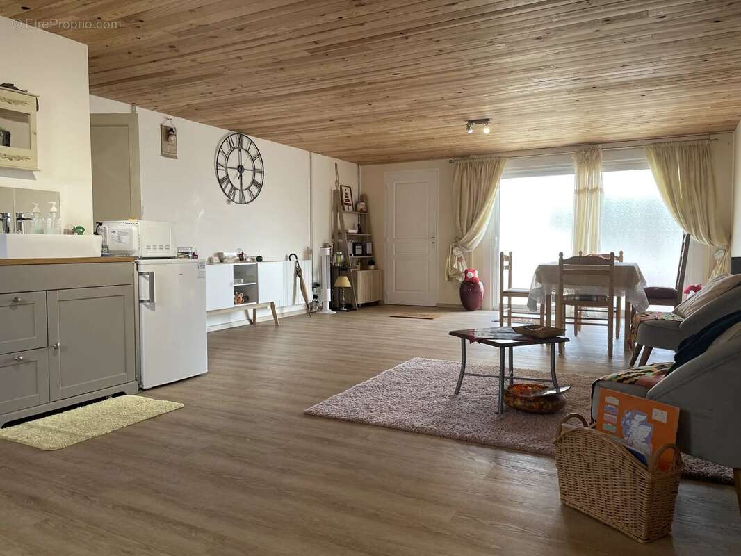 Maison familiale avec potentiel locatif à proximité de Saintes - photo 4