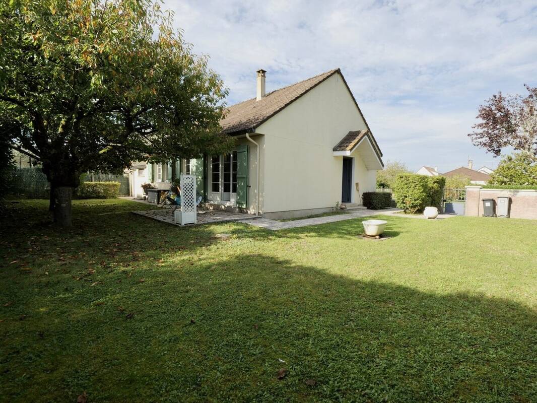 Maison à LE CHATELET-EN-BRIE