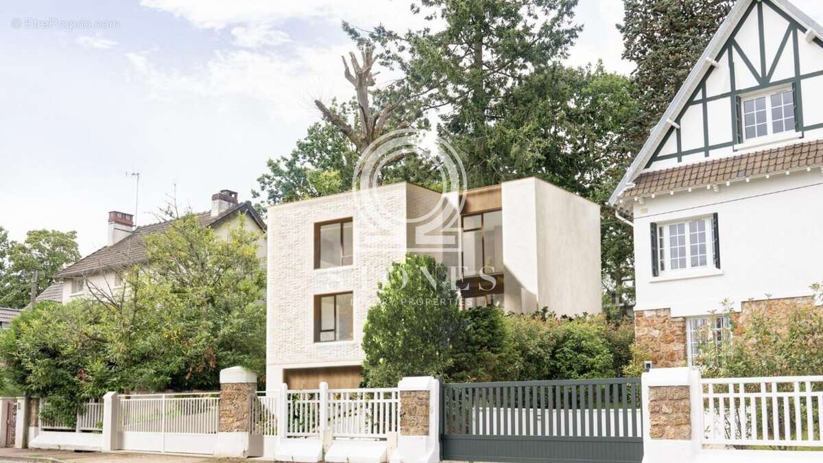 Terrain à LA CELLE-SAINT-CLOUD