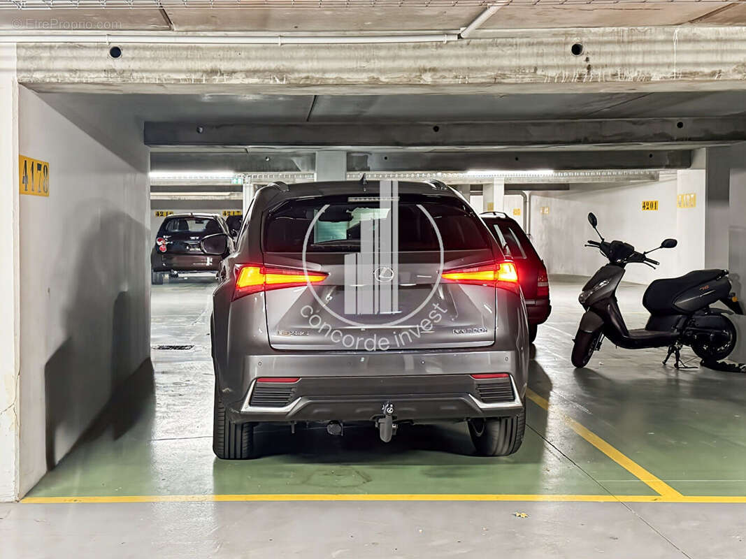 Parking à COURBEVOIE