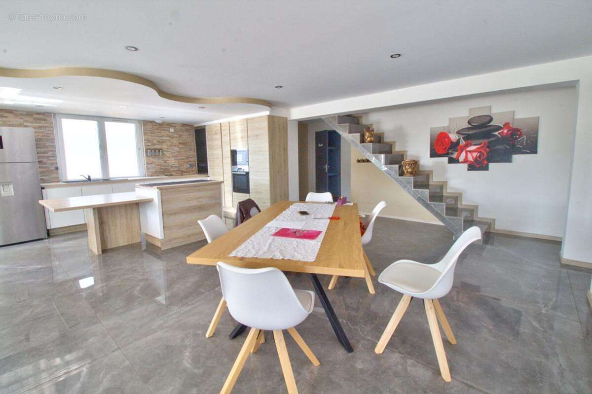 Maison à COMMENAILLES