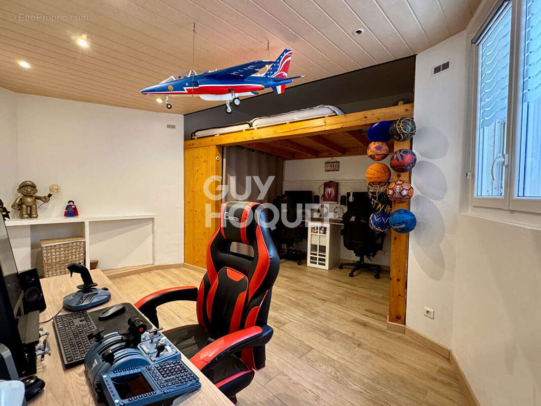 Appartement à SENAS