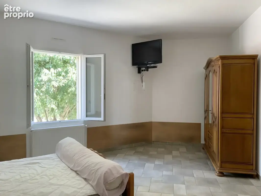 Immeuble de 2 logements avec terrain. - photo 5