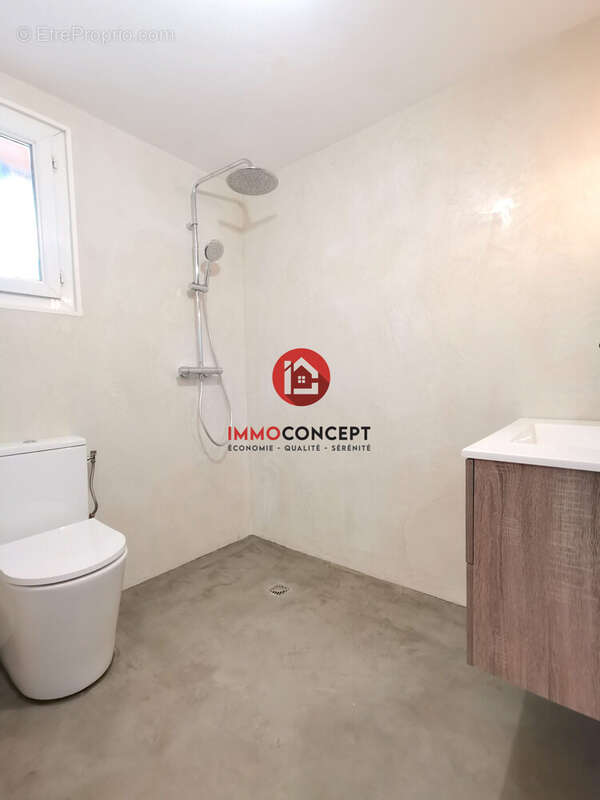 Maison à LAUDUN-L'ARDOISE