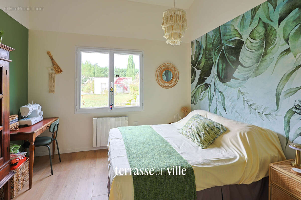 Maison à SIMIANE-COLLONGUE