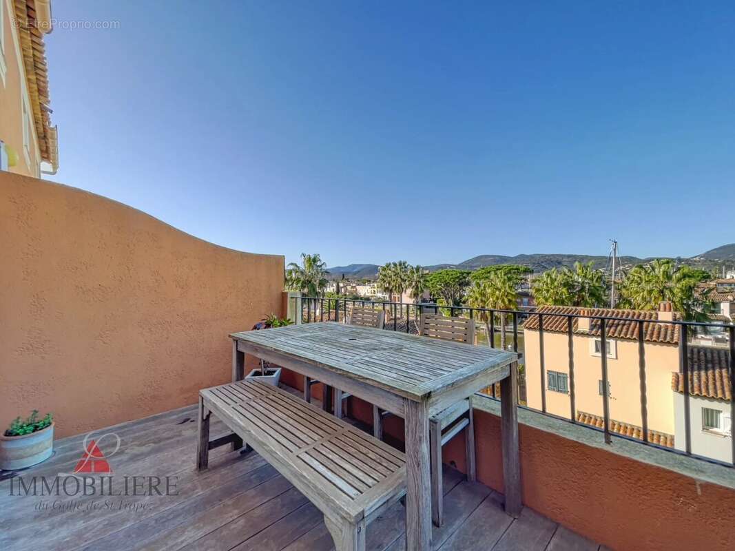 Appartement à COGOLIN