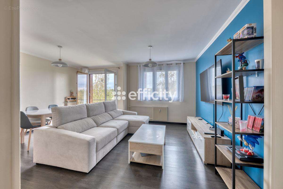 Appartement à EZANVILLE