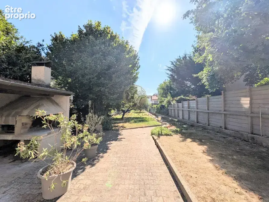 Rare à Saint-Genis-Laval   Maison d'une surface de 200m2 sur 810m2 de terrain - photo 5