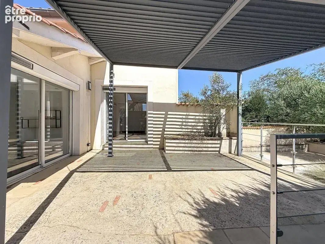 Maison - 3 Chambres - Buanderie - Garage - Terrasse - Pergola - Piscine - Jardin - photo 25