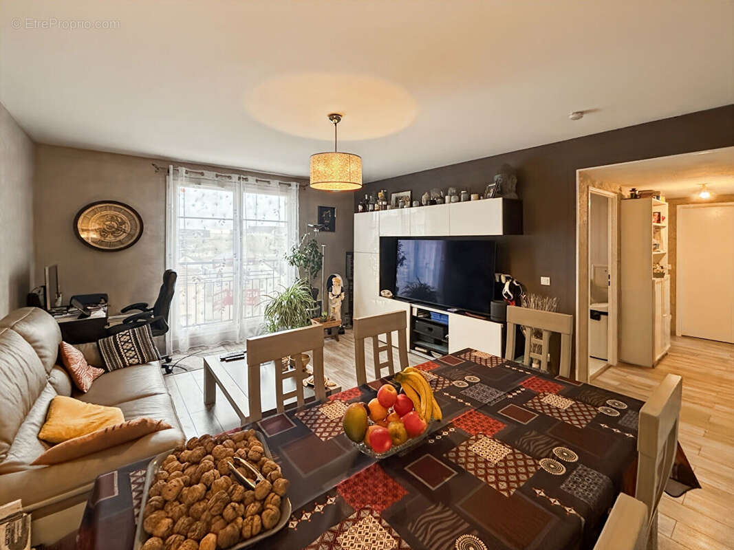 Appartement à SAVIGNY-LE-TEMPLE