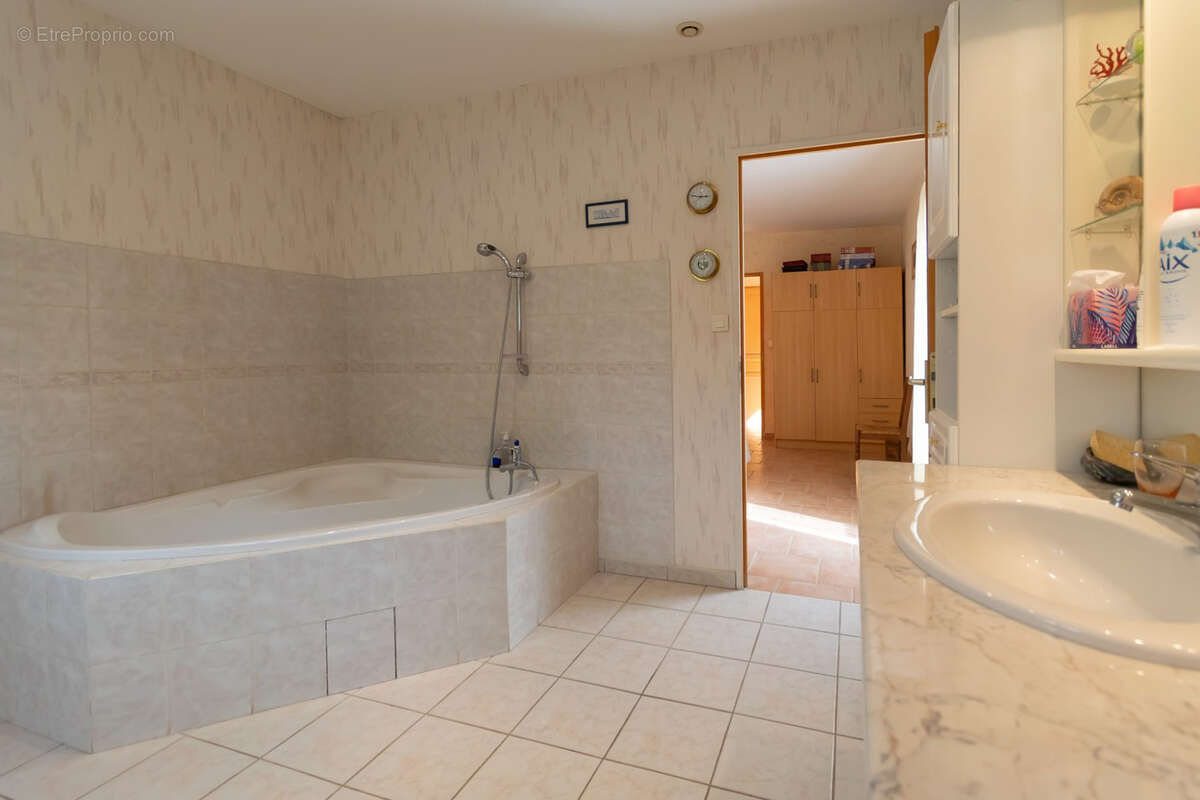 Maison de charme en Provence   172 m2 avec jardin de 2500 m2 - photo 12