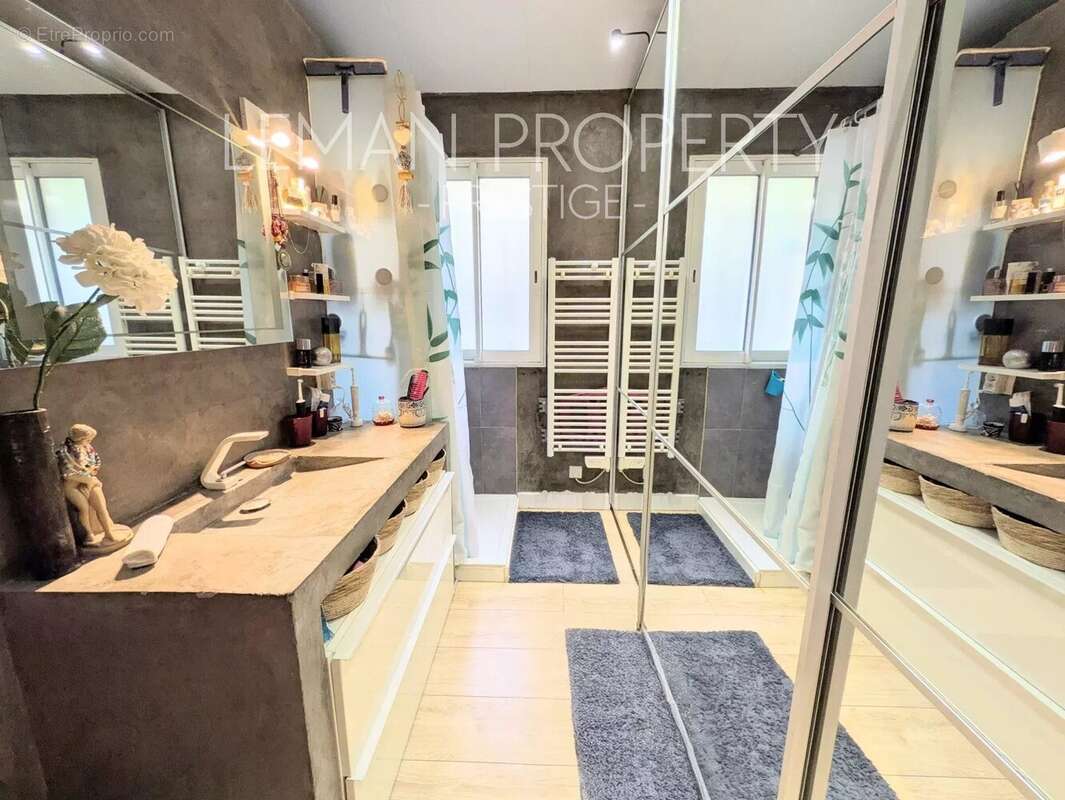 Appartement à VALLAURIS