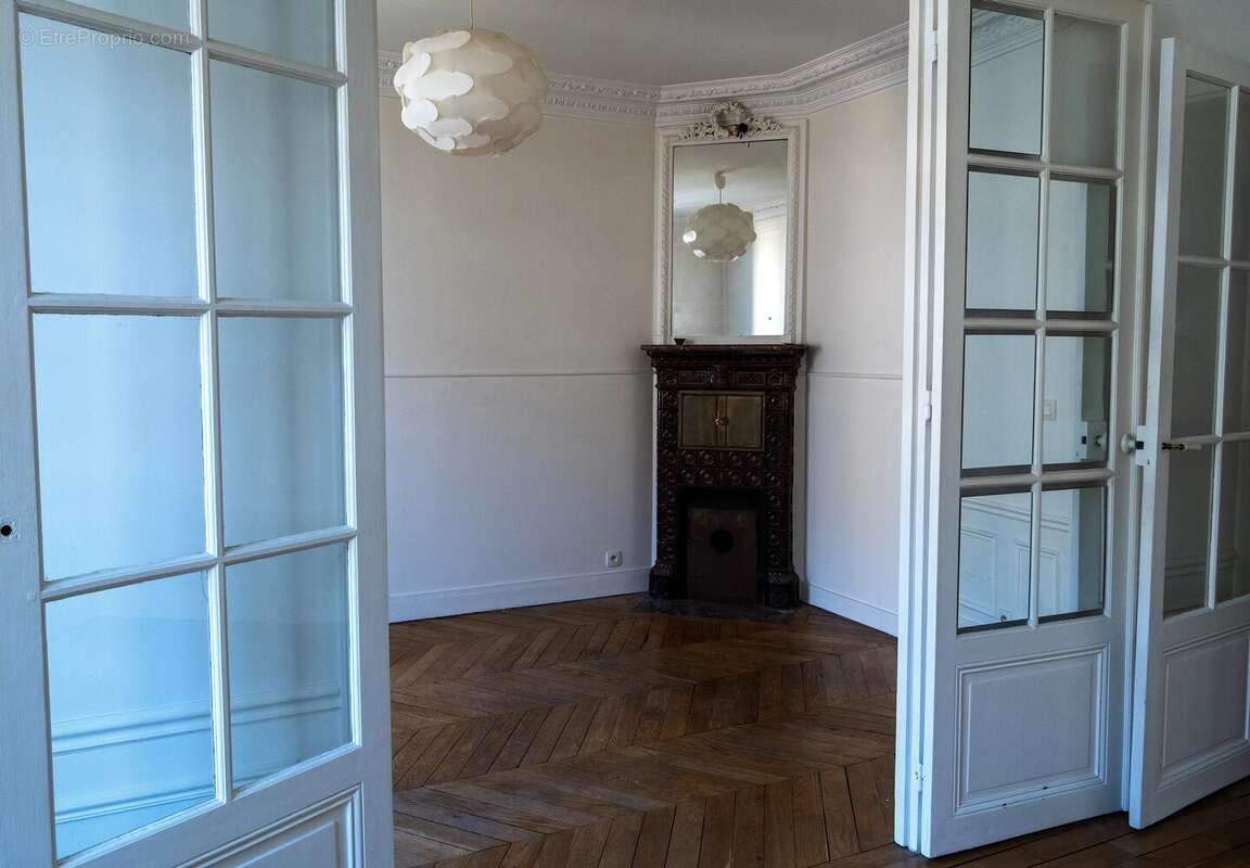 Appartement à PARIS-15E
