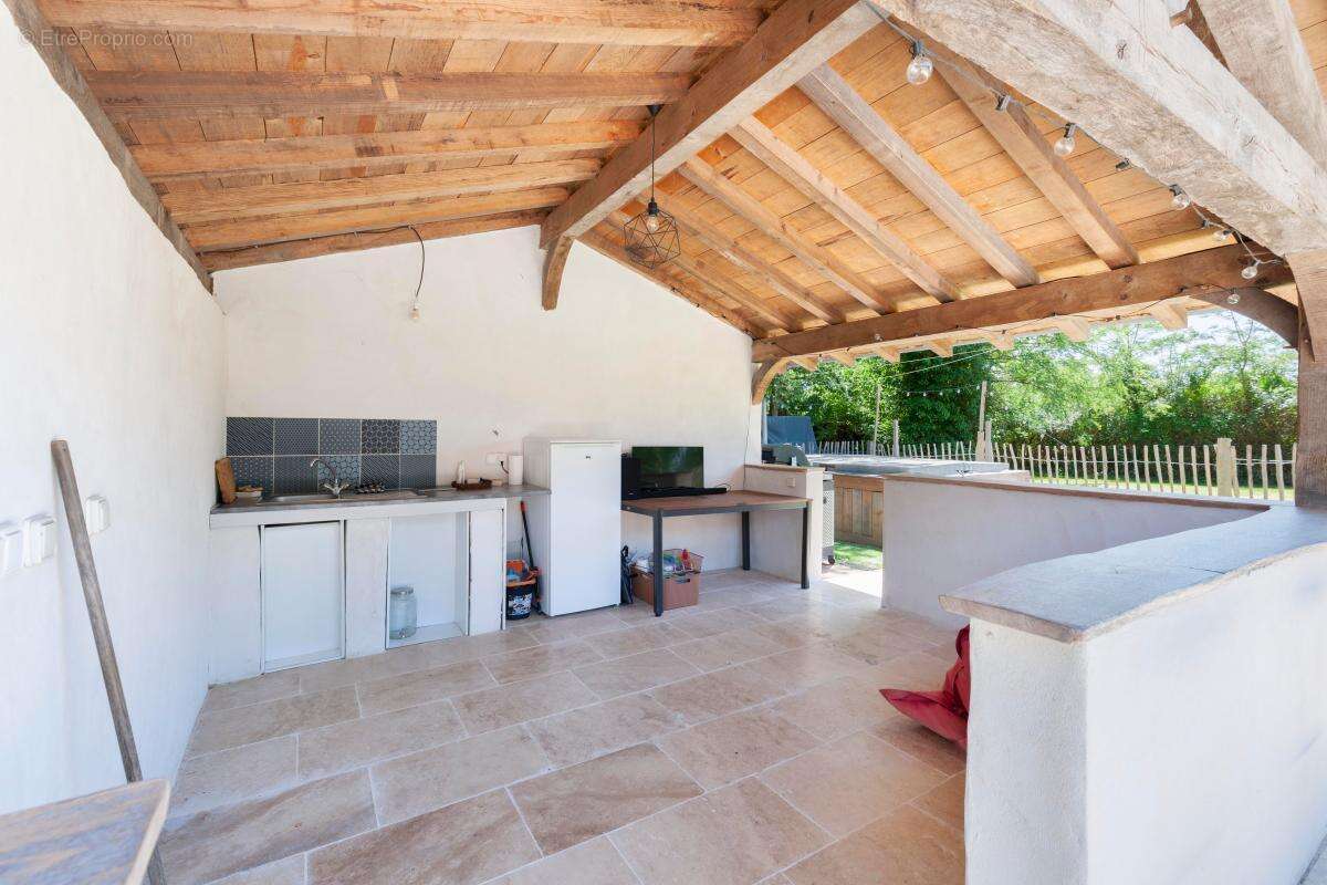 Maison à YGOS-SAINT-SATURNIN