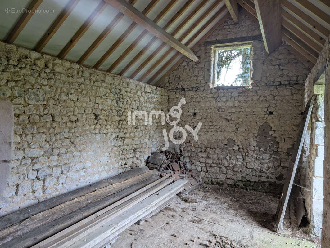 Maison à LA CHAPELLE-MONTLIGEON