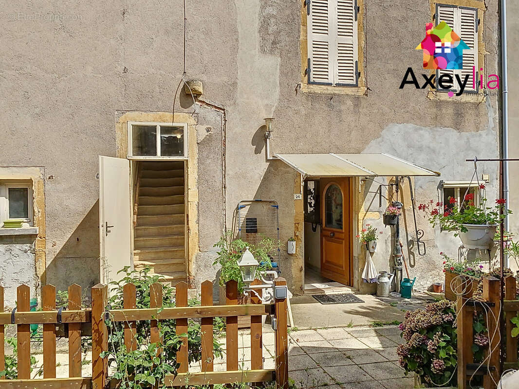 Maison à CHENAY-LE-CHATEL