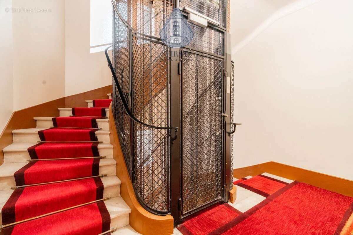 Appartement à PARIS-17E