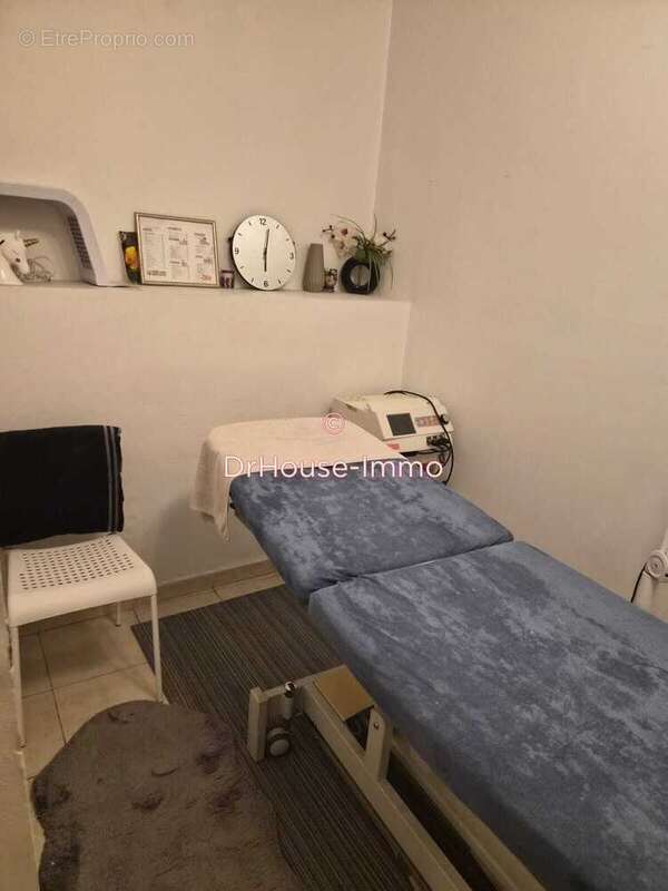 Commerce à PARIS-9E