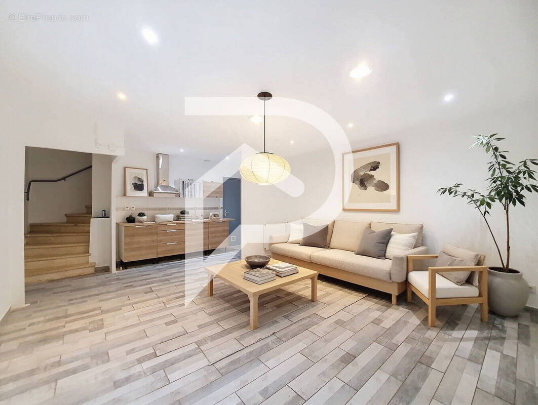 Maison à MONTELIMAR