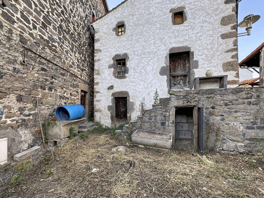 30MN CLERMONT SUD - Maison avec dépendances et terrain - photo 16