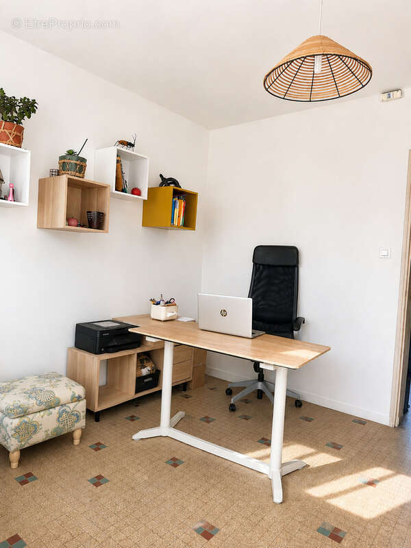 Maison familiale de 110 m2 rénovée avec espace bureau et dépendances à trignac - photo 8
