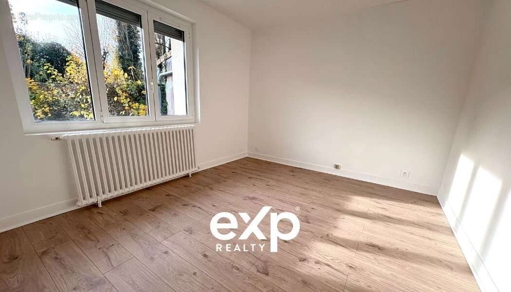 Maison à BUSSY-SAINT-GEORGES