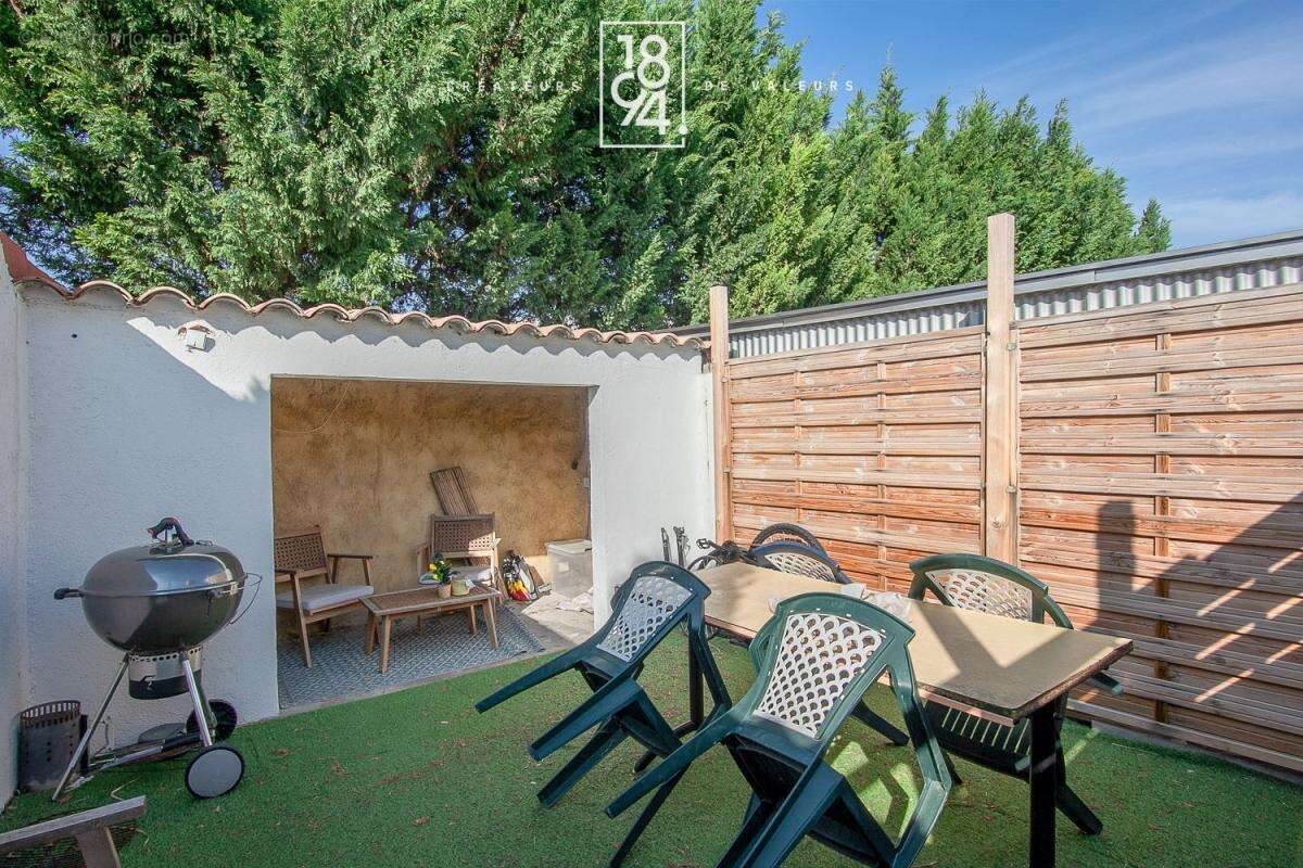 Appartement T3 à vendre Chateauneuf les Martigues (13220)  71 m²  Extérieur I Parking - photo 10
