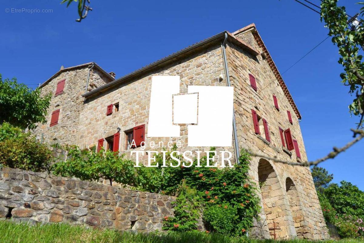 Maison à SAINT-PIERRE-SAINT-JEAN