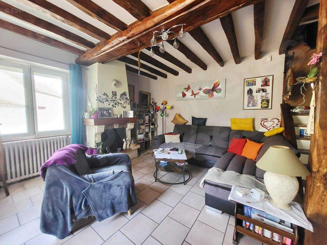 Sermaises centre, Maison en pierre 3 chambres, cour, garage - photo 4