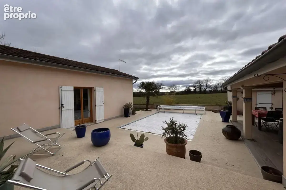 69290 grezieu la varenne - maison à vendre 5 pièces  - plain pied - piscine - gargae -calme - sans vis a vis - photo 17