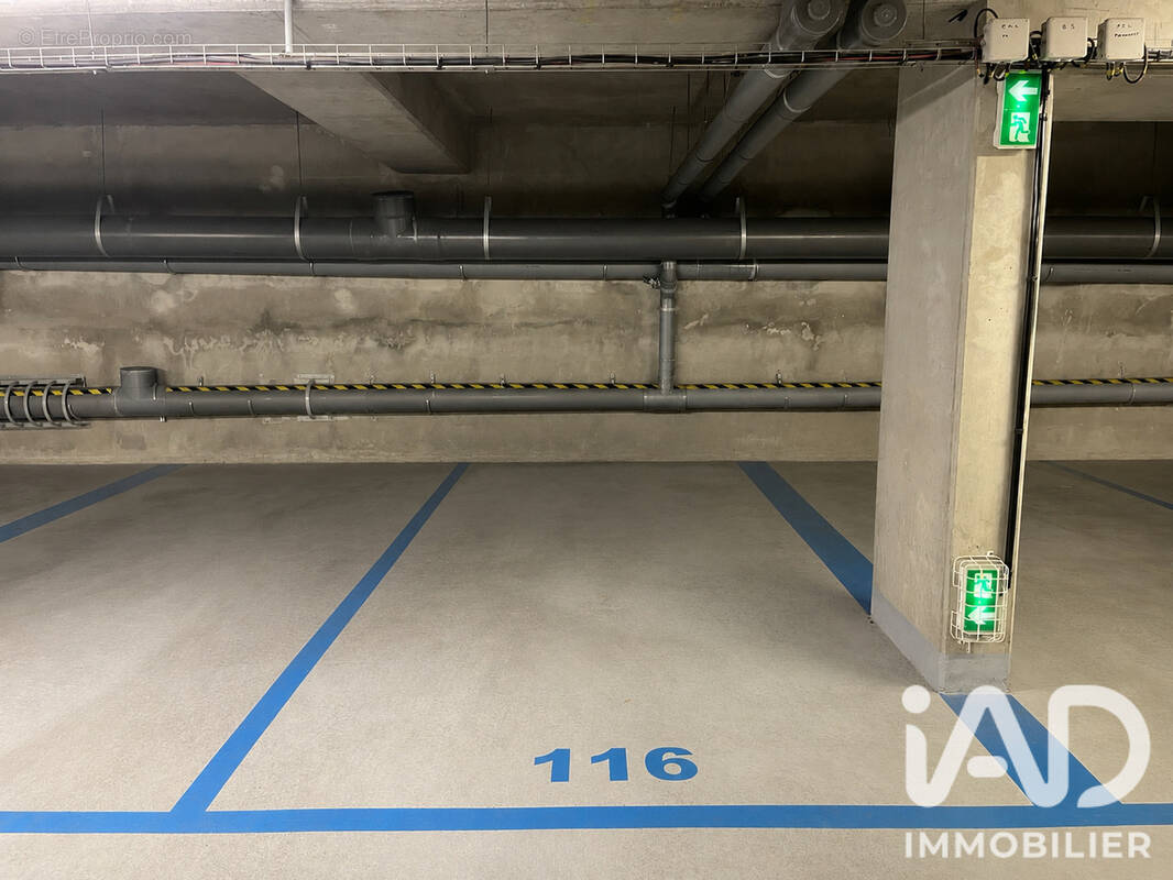 Photo 1 - Parking à ARCUEIL