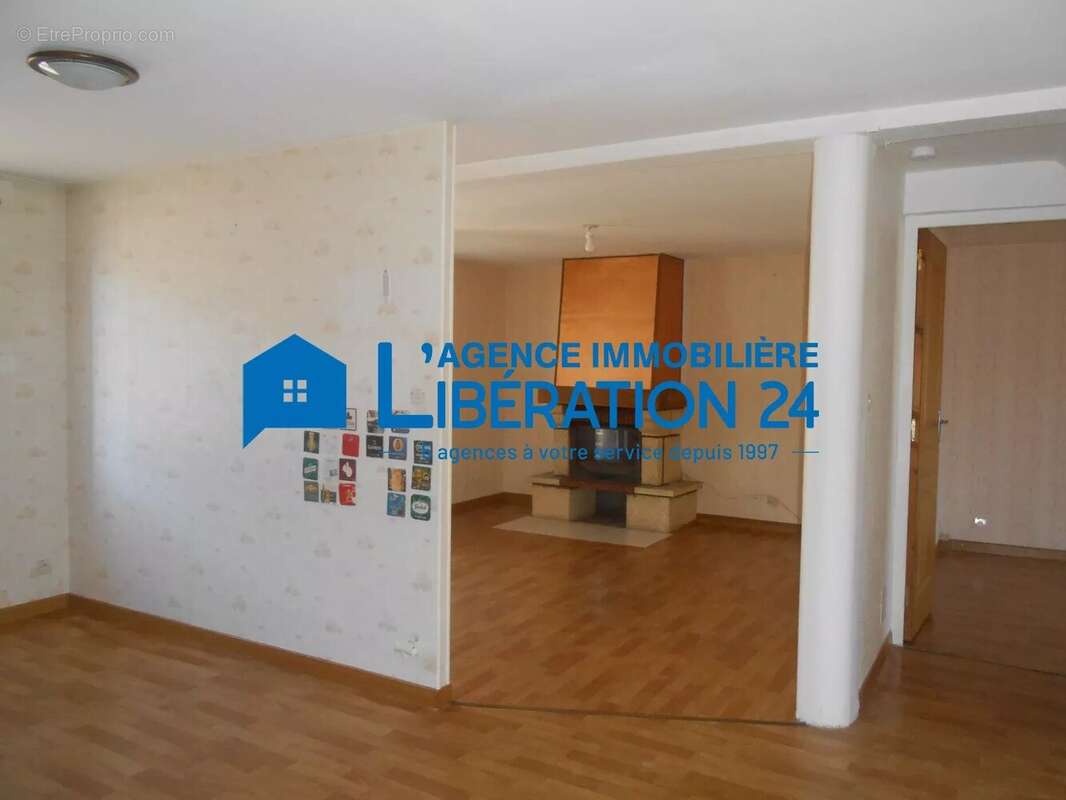 Maison à LE CHAMBON-FEUGEROLLES