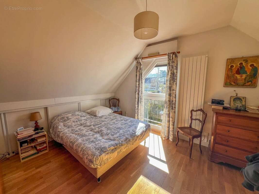 Maison à LE MESNIL-SAINT-DENIS