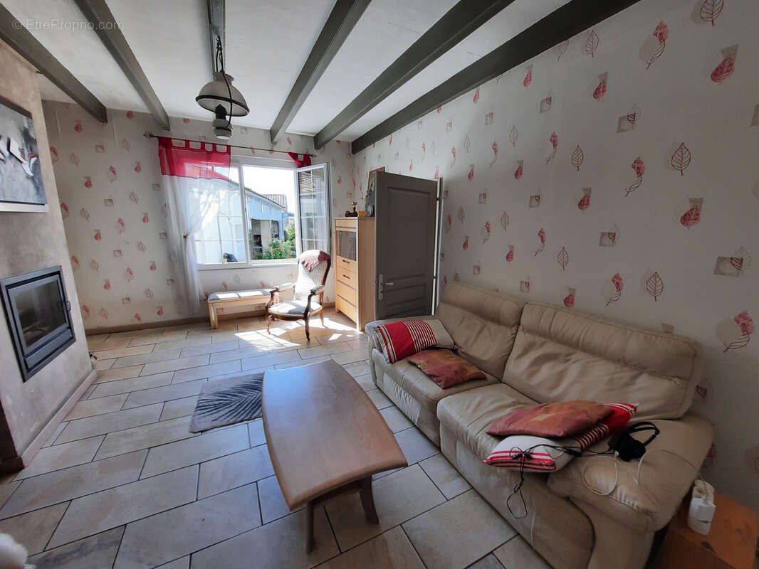Maison de bourg 193 m2 + dépendance et jardin - photo 2