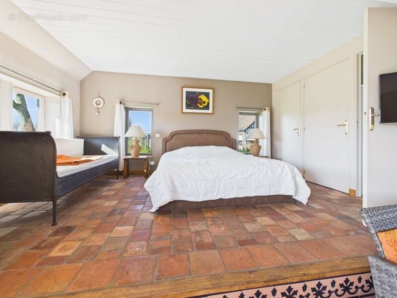 Grande maison de caractère et ses trois maisons d'amis - photo 36