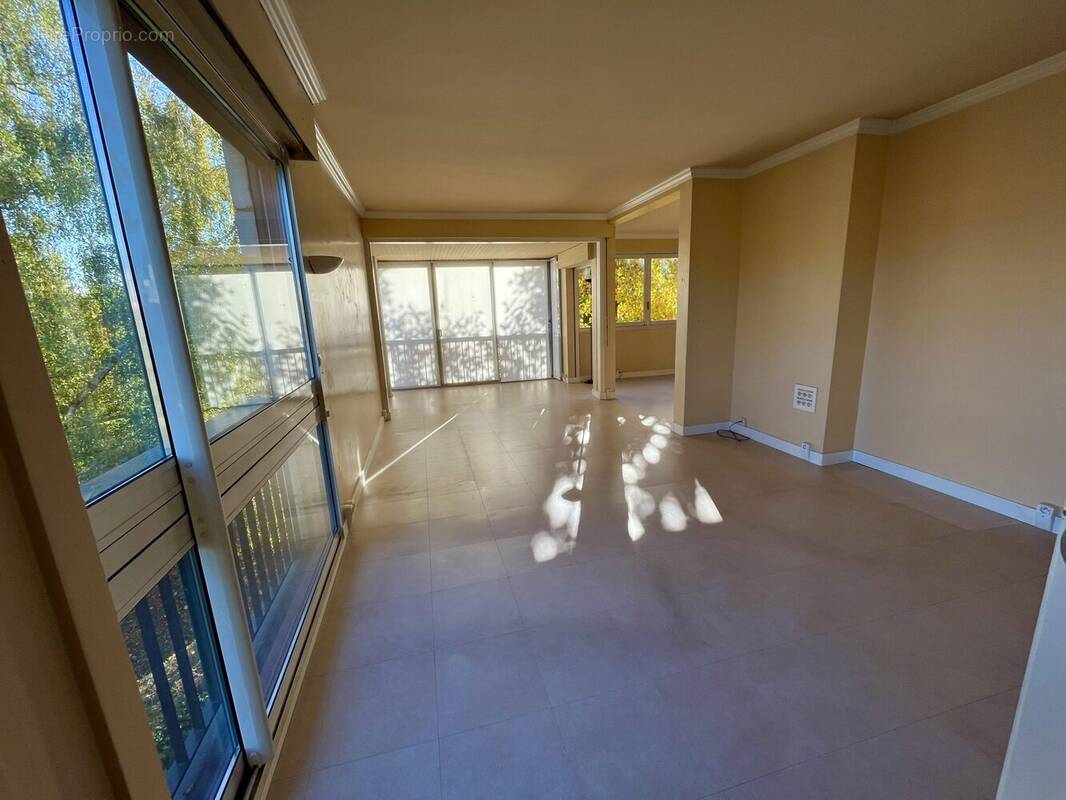 Appartement à FONTENAY-LE-FLEURY