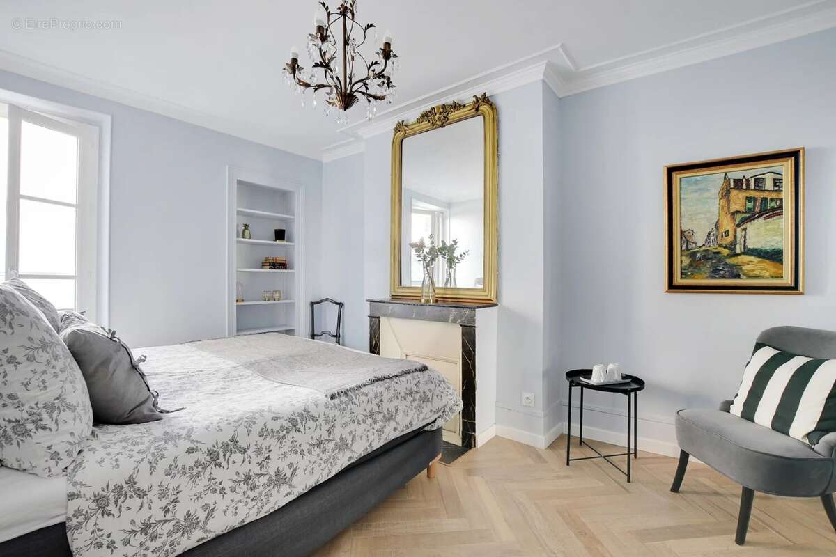 Appartement à PARIS-7E