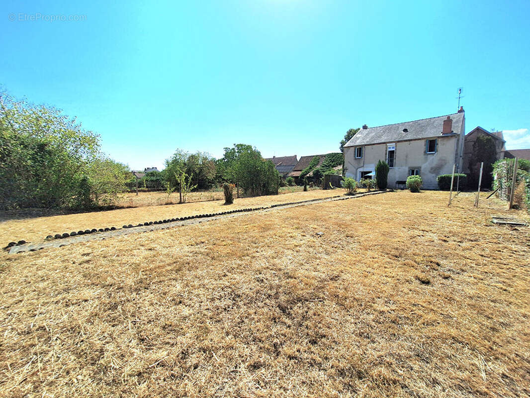 A vendre Grande maison à fort potentiel à Doyet - photo 2