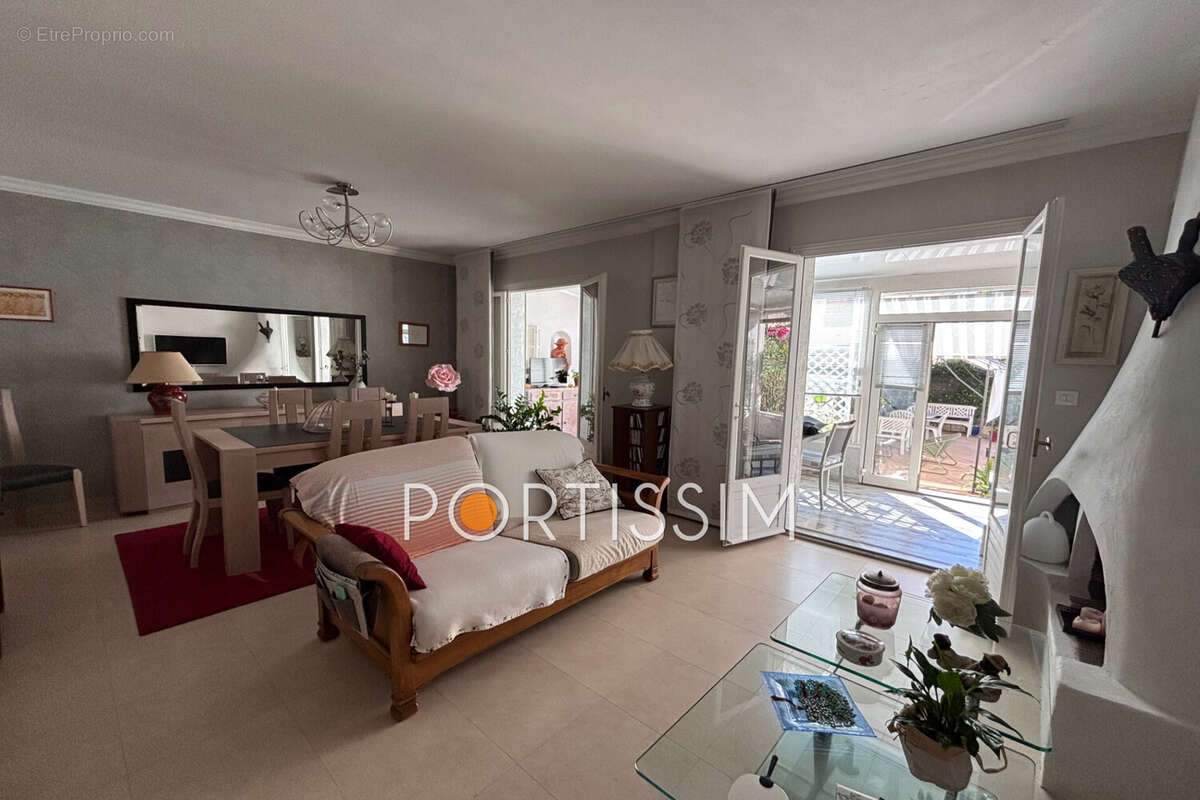 Appartement à SAINT-LAURENT-DU-VAR