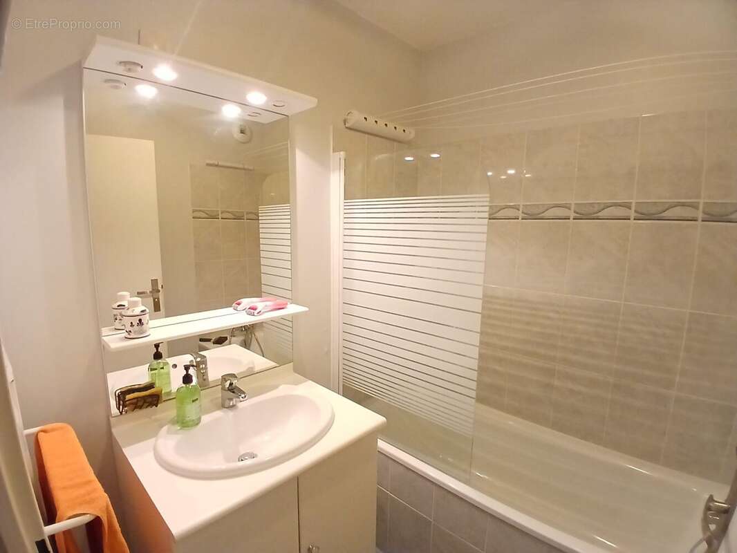 Salle de bains - Appartement à GAGNY